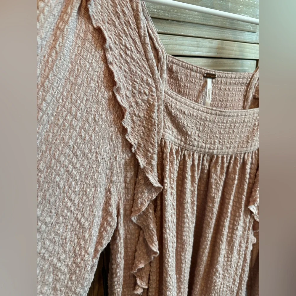 Free People Ruffled Peasant Top Peach Pink Long Sleeve (Size Small)